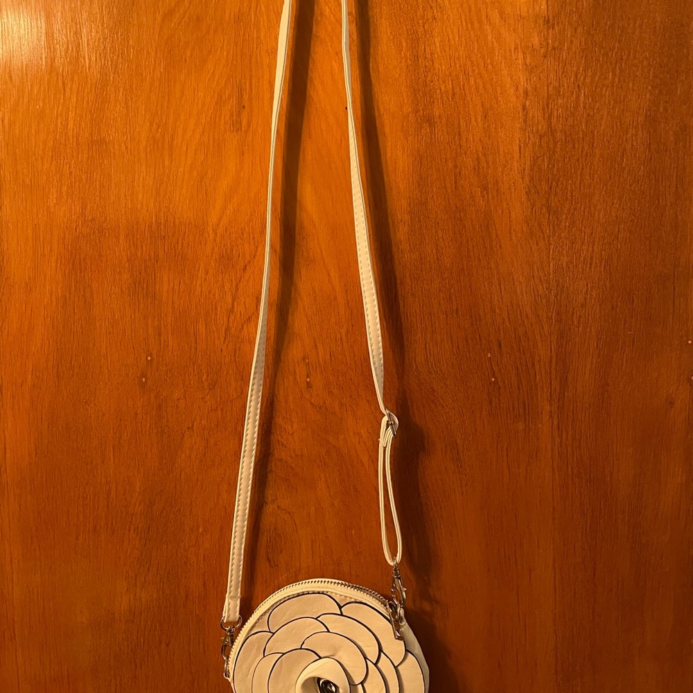 Leather purse white like new